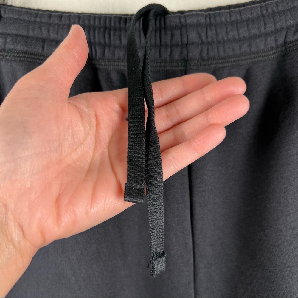 NWT Beyond Yoga LuxeFleece Mid Rise Jogger Sweatpants Black Medium - Picture 10 of 16